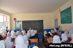 More girls are attending school in Afghanistan today than under the Taliban, but the Western-backed Afghan government is far from reaching its stated goal of educating all of them. (file photo)