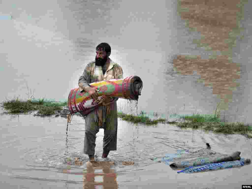 As Pakistani Floods Rage, Aid Is Slow To Come #13