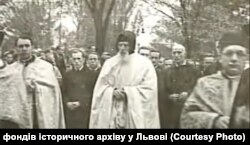 Отець Климентій Шептицький на похороні брата – митрополита Андрея
