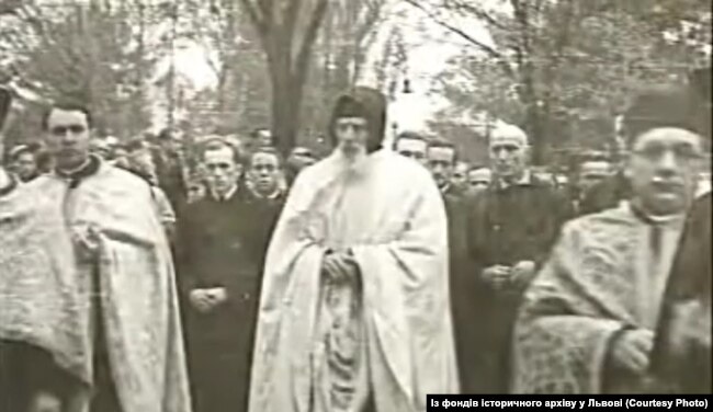 Отець Климентій Шептицький на похороні брата – митрополита Андрея