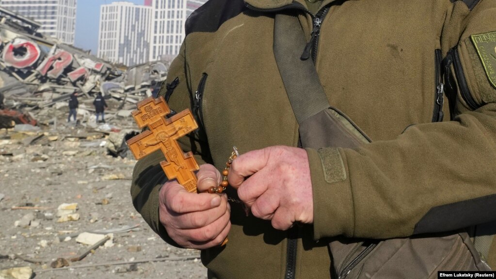 Священники рассказывают, что военные РФ пытками пытаются склонять к сотрудничеству