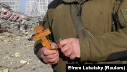 Священники рассказывают, что военные РФ пытками пытаются склонять к сотрудничеству