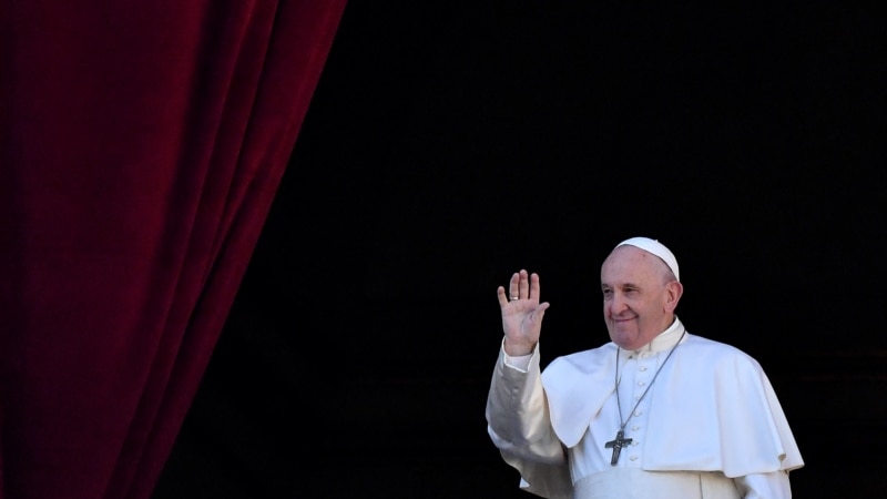 Papa bën thirrje për dialog pas rritjes së tensioneve në mes SHBA-së dhe Iranit