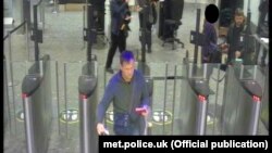 Aleksander Petrov və Ruslan Boshirov London aeroportunda pasport nəzarətindən keçirlər