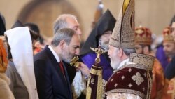Armenia -- Prime Minister Nikol Pashinian kisses a cross held by Catholicos Garegin II during an Easter Mass at Yerevan's St. Gregory the Illuminator Cathedral, April 21, 2019.