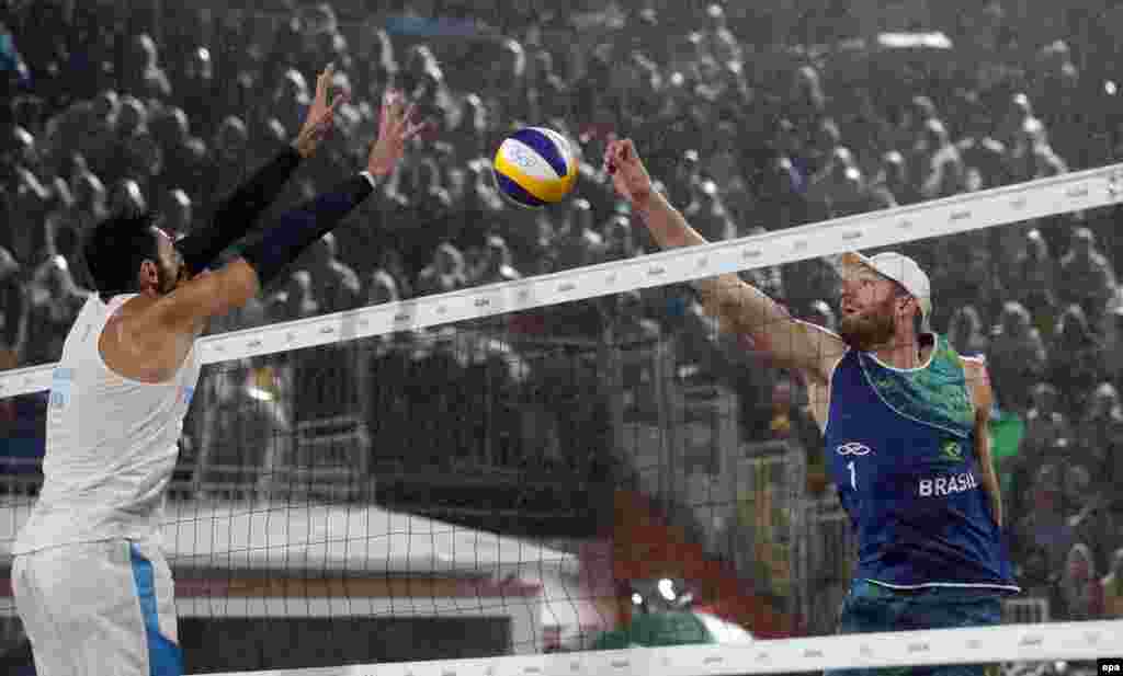 Alison Cerutti of Brazil (right) goes up against Paolo Nicolai of Italy during the men's beach volleyball final, which the hosts won 2-0. 
