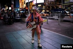 Un suporter al lui Donald Trump, Times Square, New York