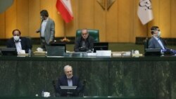 Иран парламентинин жыйынында саламаттык сактоо министри Саид Намаки сүйлөп жатат, Тегеран. 7-апрель, 2020-жыл.