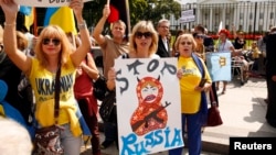 Демонстрация перед Белым домом перед встречей президента Украины Петра Порошенко с президентом США Бараком Обамой, Вашингтон, 18 сентября