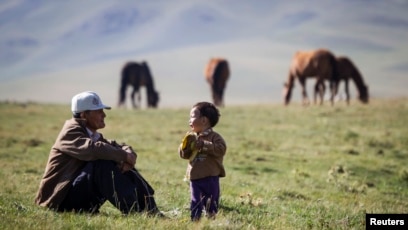 Шұлықтағы қызметші порно онлайн көру