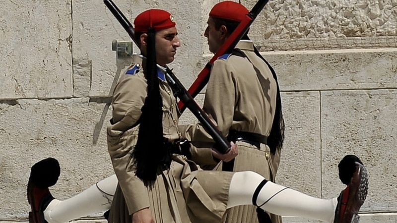 Грција воведува одбранбена дипломатија: Држиме маслиново гранче, ама имаме и меч