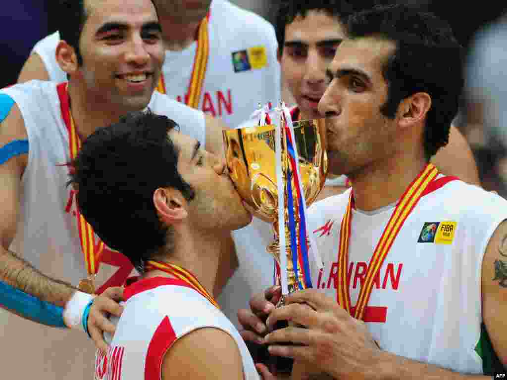 بسکتبال ايران با پیروزی بر چین قهرمان آسيا شد