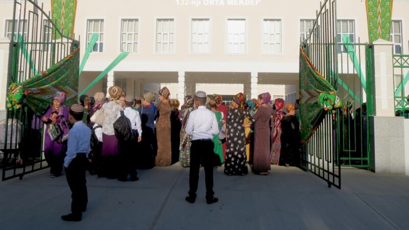 Balkanly mugallymlardan çagalar sagaldyş merkezlerine ýollanmalary satyn almak üçin’ pul ýygnalýar