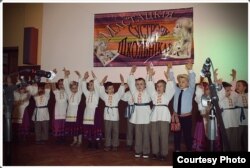 Беларускія дзеці выступаюць у гайнаўскім ліцэі