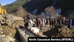 Захоронение останков, выкопанных в ходе нузальской экспедиции в Северной Осетии