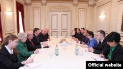 Председатель Национального Собрания Армении Овик Абрамян принимает делегацию Британской группы Межпарламентского союза, Ереван, 18 февраля 2014 г.