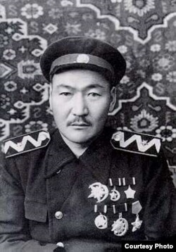 Дәлелхан Сүгірбайұлы (1906-1949) – Шығыс Түркістан Республикасы кезіндегі мемлекет қайраткері.