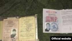 Украинские пограничники при задержании "КамАЗа" с амуницией и "ополченцем" изъяли эти документы
