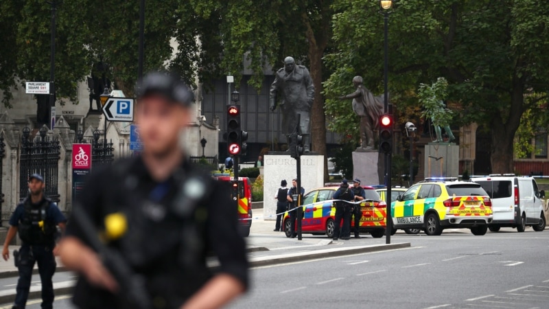 პარლამენტთან მანქანის შეჯახების შემდეგ ლონდონის პოლიციამ დააპატიმრა ტერორიზმში ეჭვმიტანილი პირი