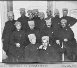 Вояки першої української дивізії синьожупанників Армії УНР в Домачеві на Берестейщині. 25 грудня 1917 року