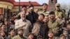 Глава Чечни Кадыров (по центру) в окружении своих бойцов