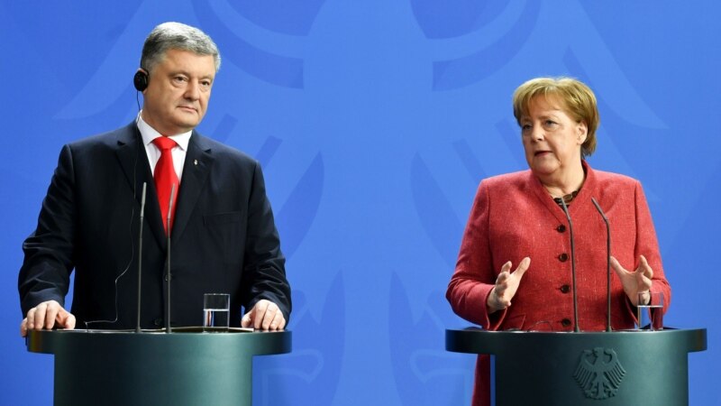 Меркель требует от России освободить украинских моряков