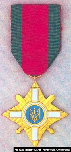 Воєнний Хрест – пам'ятна відзнака Армії УНР, авторства Миколи Батинського. Була затверджена у 1957 році