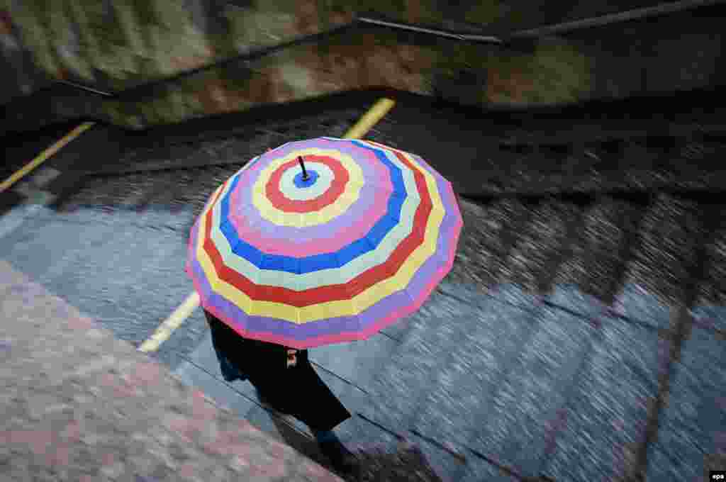 A colorful umbrella brings color to an otherwise dreary day in central Kyiv on November 20. (epa/Roman Pilipey)
