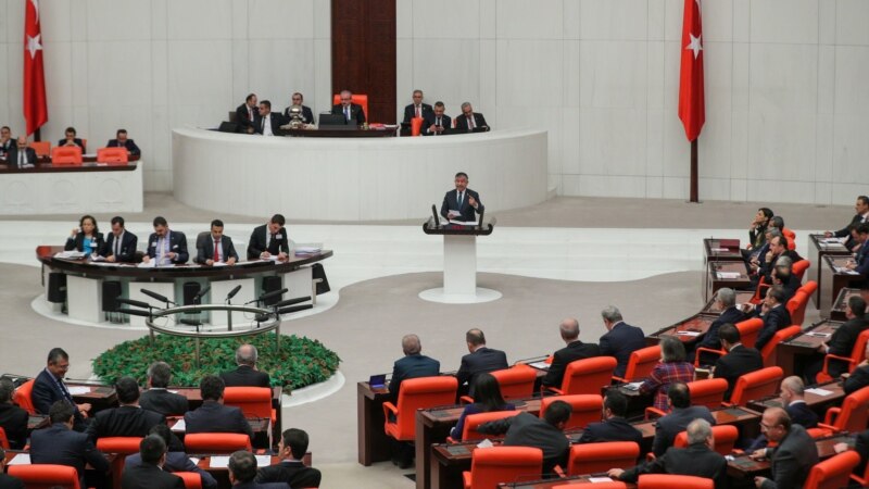 Турските пратеници одобрија испраќање трупи во Либија