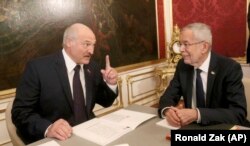 Belarusian President Alyaksandr Lukashenka talks with Austrian President Alexander Van der Bellen during their meeting in Vienna on November 12.