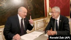 Беларусь президенті Александр Лукашенко (сол жақта) және Австрия президенті Александр ван дер Беллен. Вена, 12 қараша 2019 жыл.