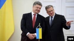 Президент України Петро Порошенко та президент Польщі Броніслав Коморовський. Варшава. 17 грудня 2014 року