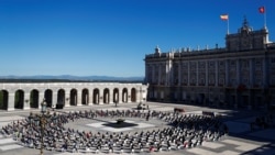 Церемония у королевского дворца в память о жертвах пандемии. Мадрид. 16 июля 2020 года.