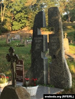 Магіла Сакрата Яновіча і ягонай жонкі Тацяны на праваслаўных могілках