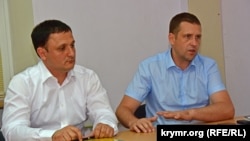 Постоянный представитель президента Украины в Крыму Борис Бабин (справа) со своим первым заместителем Изетом Гдановым