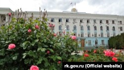 Будівля Ради міністрів АРК після окупації Криму Росією. Сімферополь, 2020 рік