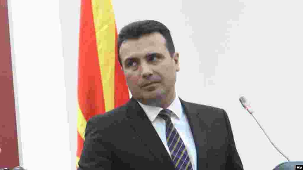 МАКЕДОНИЈА - Премиерот Зоран Заев на прес-конференција по седницата на Економско-социјалниот совет најави нова мерка за раст на платите. Според него, станува збор за директна финансиска поддршка од 30 отсто од растот на бруто платите на работниците во трудоинтензивните дејности.