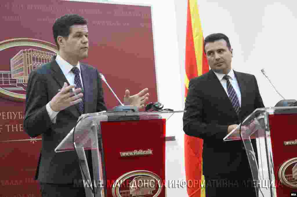МАКЕДОНИЈА - Премиерот Зоран Заев изјави дека очекува исчекор од средбата во Виена на шефовите на дипломатите на Македонија и на Грција, Никола Димитров и Никос Коѕијас со медијаторот на Обединетите нации во спорот за името, Метју Нимиц.