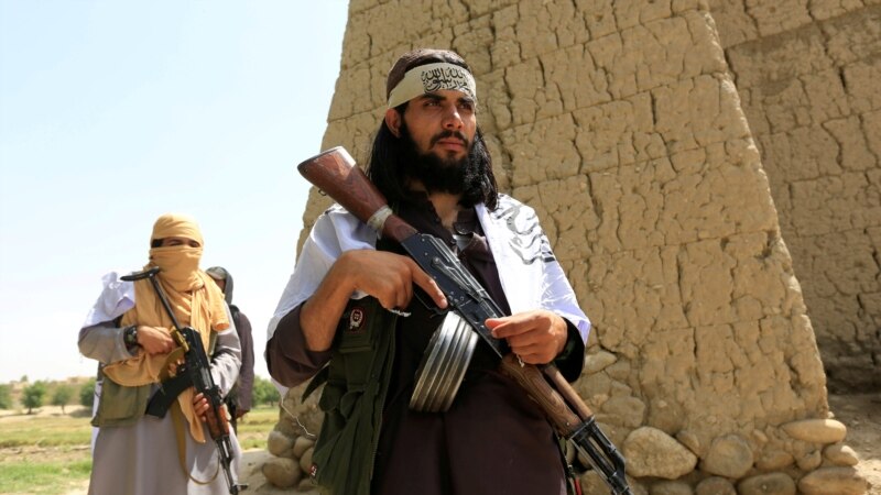 خلیلزاد: طالبان دې له جګړې او سولې یو وټاکي