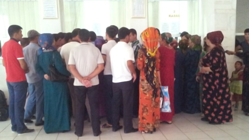 Otly we awtobus biletleriniň ýetmezçiligi ýitileşdi, taksileriň ýol kireý nyrhlary ýokarlandy