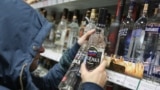 На долю легальной продукции, по экспертным оценкам, сегодня приходится почти две трети общего потребления спиртного в России