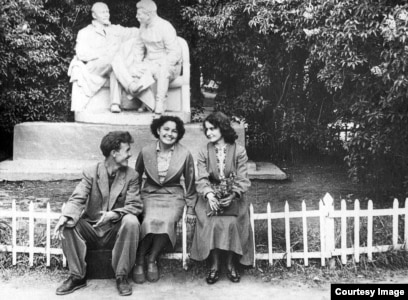 Түнде үйде Оля апаймен порно көру