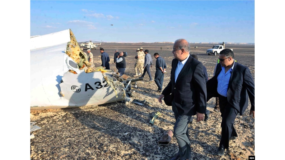 Egyptian Prime Minister Sherif Ismail (second from right) examines the wreckage at the crash site.