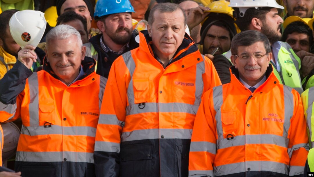 Tarixi şəkil: Yıldırım, Erdoğan, Davutoğlu