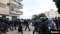 (من الارشيف) مواجهات في طرابلس بين الشرطة الليبية وعناصر من انصار الشريعة المتطرفة 