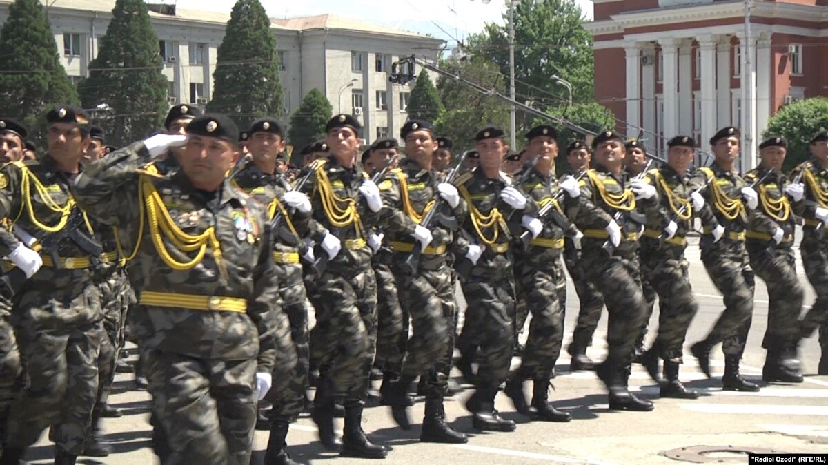 Вязание спицами манишек и шапочек Вязание спицами манишек и шапочек