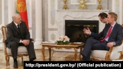 Олександр Лукашенко і Майкл Карпентер на зустрічі в Мінську, 30 березня 2016 року