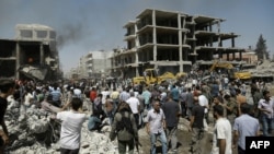 تجمع مردم شهر قامشلی بر سر صحنه انفجار