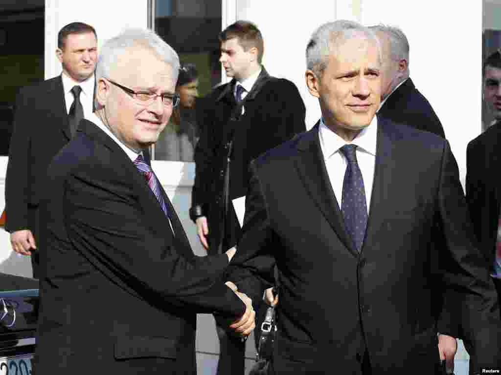 Predsjednici Hrvatske i Srbije, Ivo Josipović i Boris Tadić, u Vukovaru, 04.11.2010. Foto: Reuters / Ivan Milutinović 