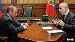 Rusiya - Vladimir Putin və Viktor Vekselberg (Arxiv)